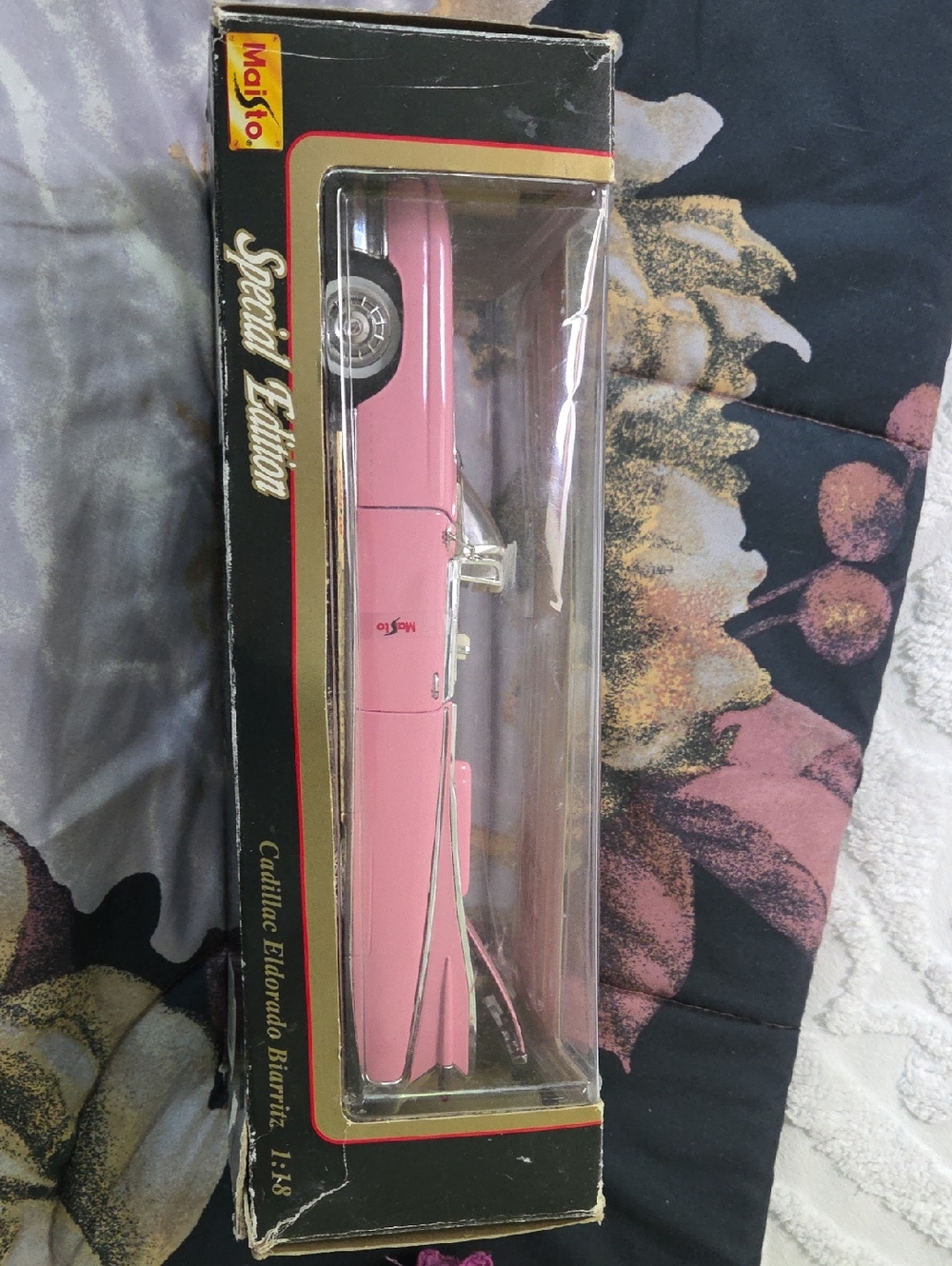 Maisto Special Edition Pink Cadillac Eldorado Biarritz 1:18 Diecast